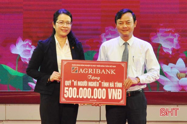 Khai mạc Hội diễn Nghệ thuật quần chúng Agribank Bắc miền Trung tại Hà Tĩnh