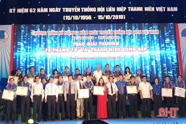 Cán bộ đoàn Hà Tĩnh nhận giải thưởng “15 tháng 10”
