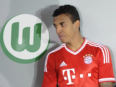 Gustavo và Bayern đã bỏ qua Arsenal để bắt tay với Wolfsburg. Ảnh: Kicker.