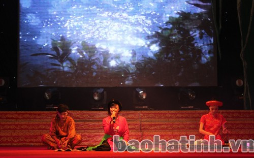 Làn điệu xẩm Xứ Nghệ quê tôi do Thu Phương - CLB Nghi Long - Nghi Lộc (Nghệ An) biểu diễn