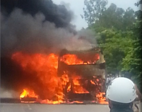 Chiếc xe vừa mua giá 3,7 tỷ đồng, mới chạy được chừng 3 tháng. Ảnh: Hải Bình