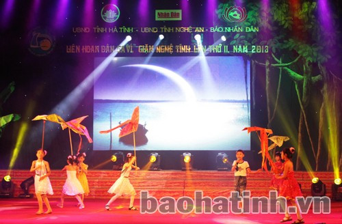 Các thành viên "nhí" của CLB Diễn Mỹ - Diễn Châu (Nghệ An) mang đến sự thích thú cho khán giả