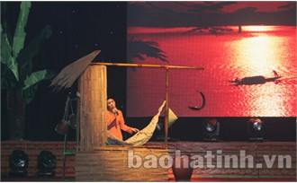 Điệu giặm kể Thập ân phụ mẫu được CLB thị trấn Thạch Hà dàn dựng đặc sắc