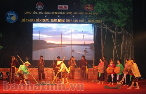 CLB Thịnh Lộc (Lộc Hà) mang đến cho khán giả không gian sinh hoạt của người dân miền biển