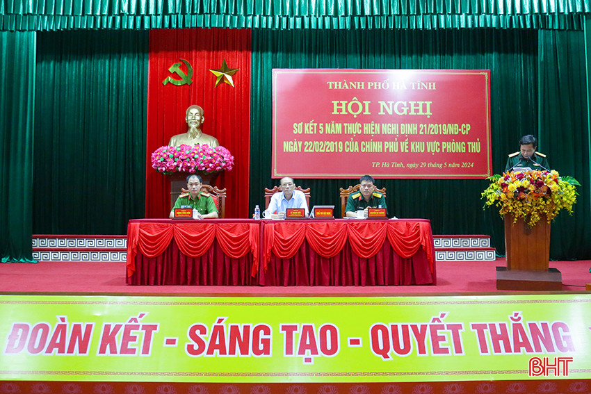 Chủ trì hội nghị. 0X5A2101.jpg