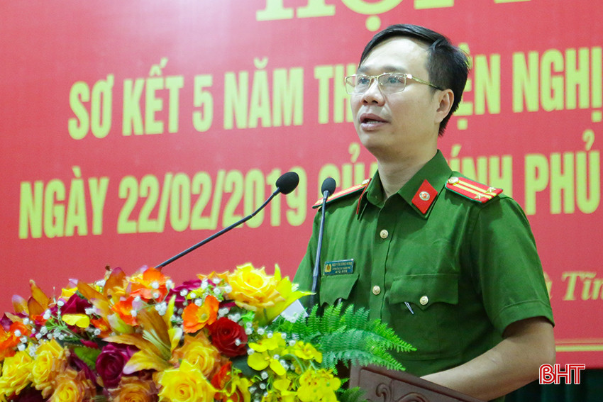 Phó Trưởng Công an TP Hà Tĩnh Nguyễn Đông Hưng: Lực lượng quân sự, công an, dân quân tự vệ, bảo vệ dân phố thường xuyên phối hợp trong việc nắm tình hình, tuần tra, kiểm soát, giữ vững an ninh chính trị - trật tự an toàn xã hội. 0X5A2146.jpg