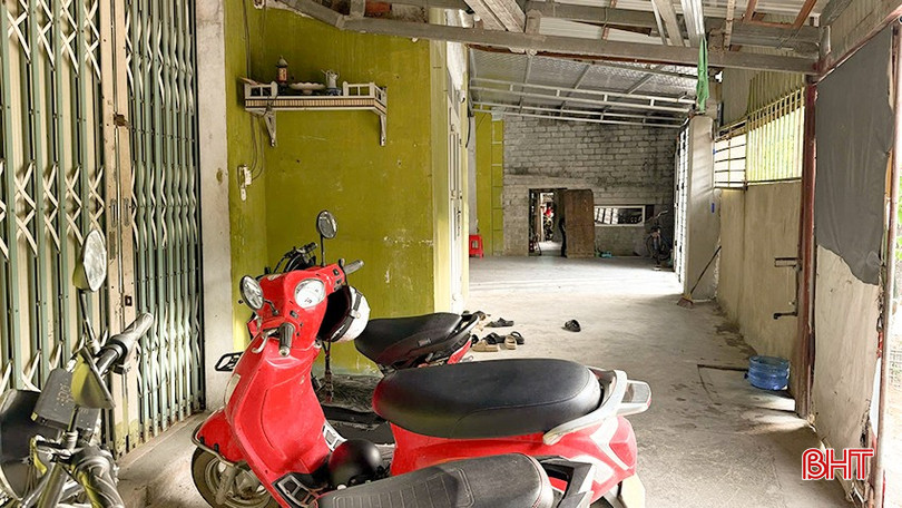 Bên trong căn phòng nhỏ có hàng chục học sinh đang được dạy tiếng Trung bqbht_br_anh-ben-trong-co-so-vung-ang.jpg