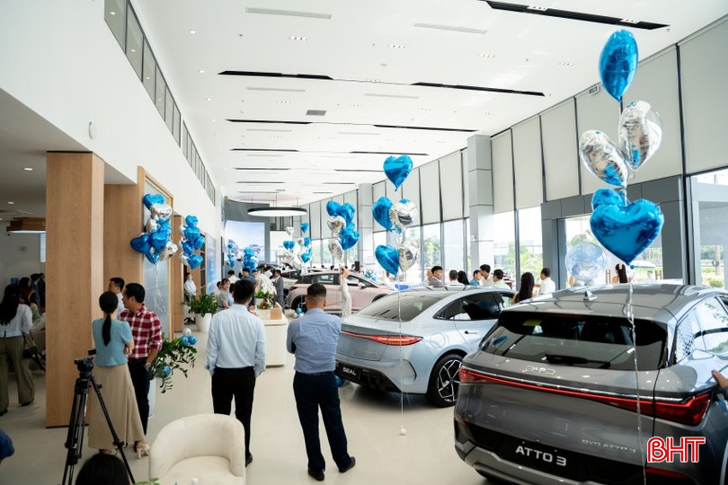 Đông đảo khách hàng tham gia trải nghiệm tại showroom 4S BYD PAT Hà Tĩnh bqbht_br_anh-3.jpg