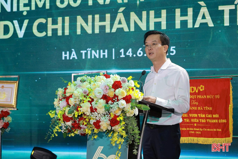 Phó Chủ tịch UBND tỉnh Trần Báu Hà phát biểu tại lễ kỷ niệm. Phó Chủ tịch UBND tỉnh Trần Báu Hà phát biểu tại lễ kỷ niệm.