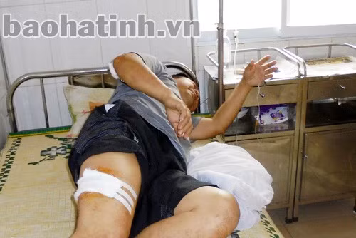 Anh Ngọc đang điều trị tại Bệnh viện ĐK huyện Đức Thọ