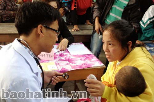 Khám sàng lọc cho trẻ em huyện Thạch Hà...