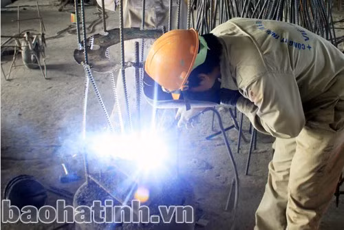 Người lao động cần thận trọng, tuân thủ các yêu cầu kỹ thuật và nâng cao kỹ năng về an toàn khi hàn cắt kim loại.