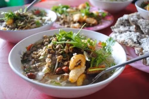 Cơm hến đậm đà xứ Huế. Ảnh: Quế Lan Cơm hến đậm đà xứ Huế. Ảnh: Quế Lan