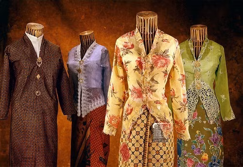 Nyonya kebaya thường được dùng trong những dịp trang trọng. Ảnh: Singhistory.