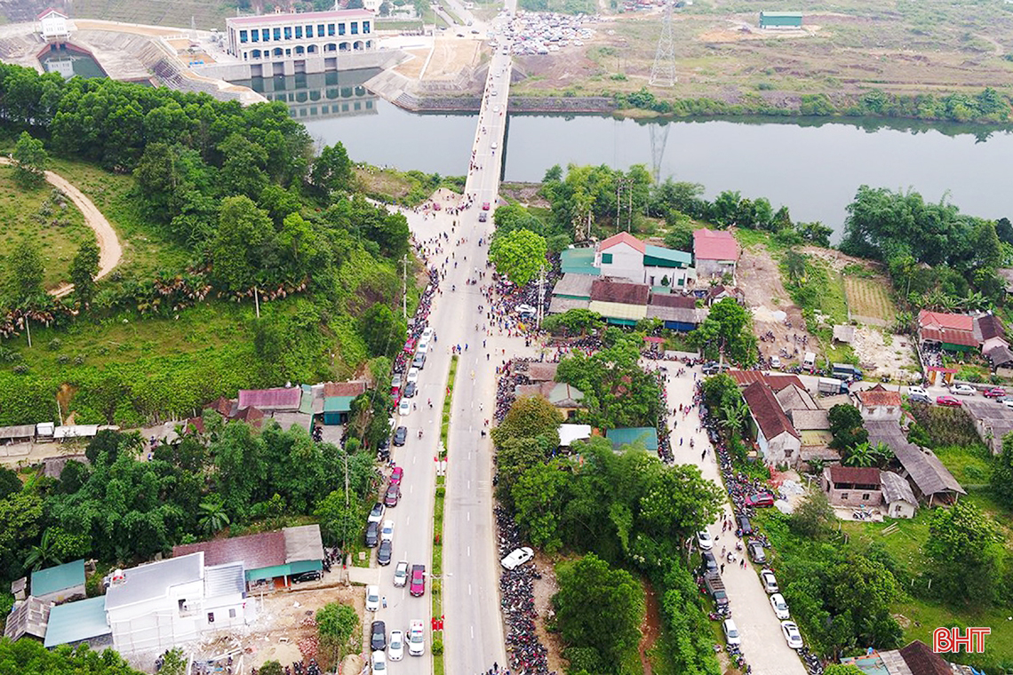 Du khách muôn phương trải nghiệm bay khinh khí cầu ở Hà Tĩnh