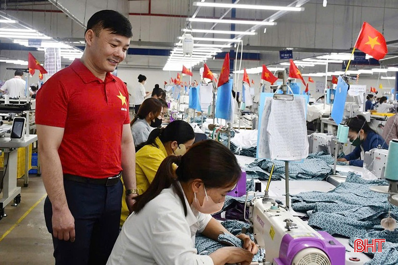 Textile and garment enterprises receive abundant orders from partners. bqbht_br_3.jpg