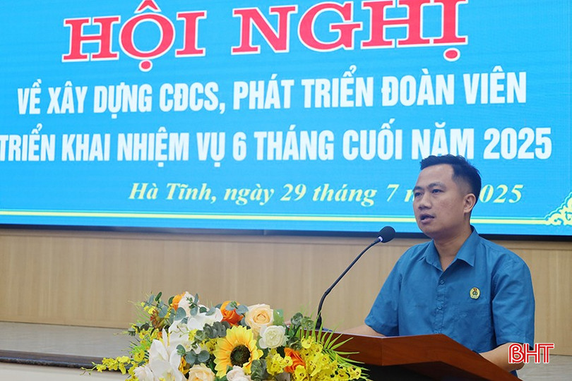 Đại diện Công đoàn cơ sở Công ty TNHH Gang thép Hưng Nghiệp Formosa Hà Tĩnh chia sẻ kinh nghiệm hoạt động tại cơ sở. bqbht_br_2.jpg