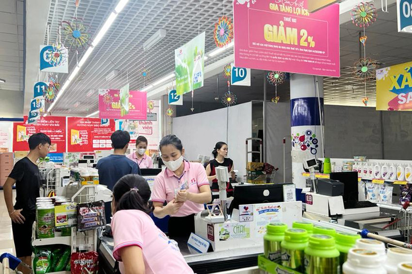 Giảm thuế GTGT góp phần kích cầu mua sắm tại siêu thị Co.opmart Hà Tĩnh. 2.jpg