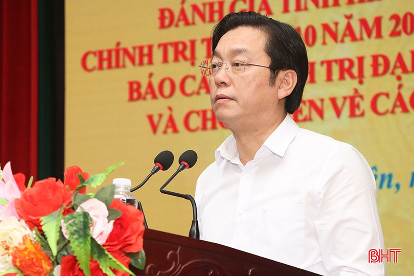 Bí thư Huyện ủy Cẩm Xuyên Nguyễn Văn Thành kết luận hội nghị. bqbht_br_5016.jpg