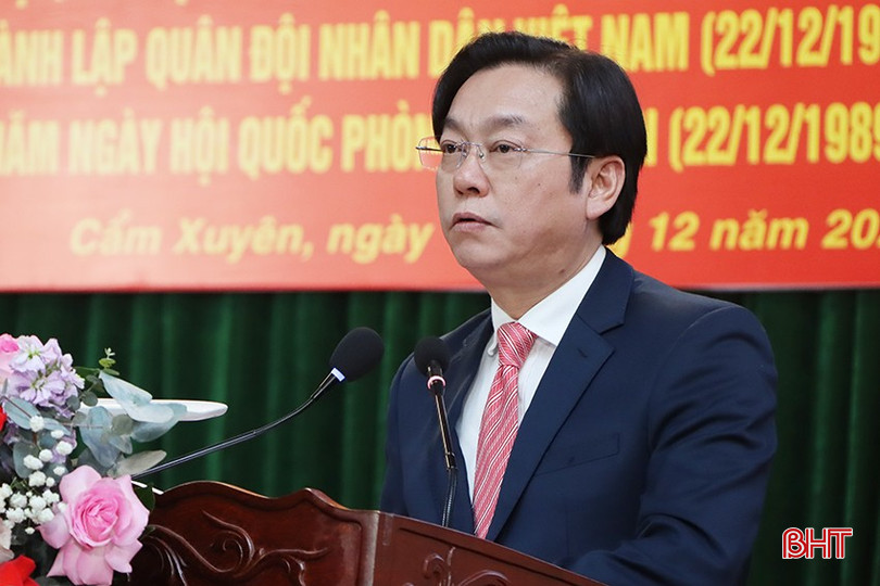 Bí thư Huyện ủy Cẩm Xuyên Nguyễn Văn Thành phát biểu tại lễ gặp mặt. bqbht_br_7533.jpg