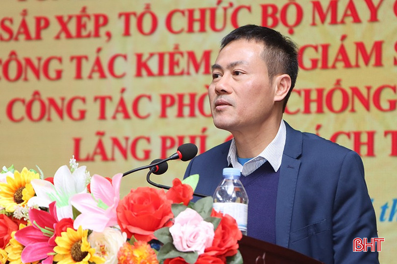 Phó Trưởng ban Tổ chức Tỉnh ủy Trần Đình Trung: Trên cơ sở các văn bản của Trung ương, đề nghị huyện rà soát, nghiên cứu các phương án mô hình sáp nhập cấp huyện. bqbht_br_7594.jpg