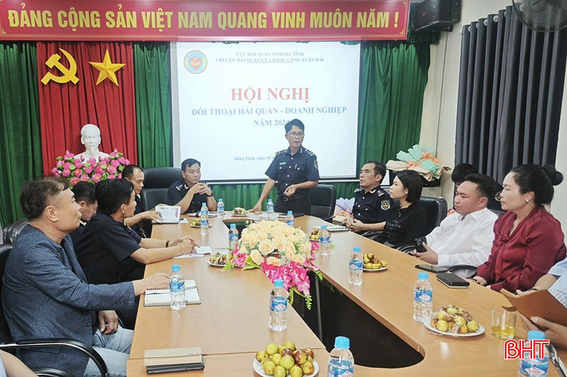 Chi cục Hải quan Cửa khẩu cảng Xuân Hải tổ chức hội nghị đối thoại hải quan - doanh nghiệp để tháo gỡ khó khăn trong hoạt động xuất nhập khẩu. bqbht_br_1.jpg