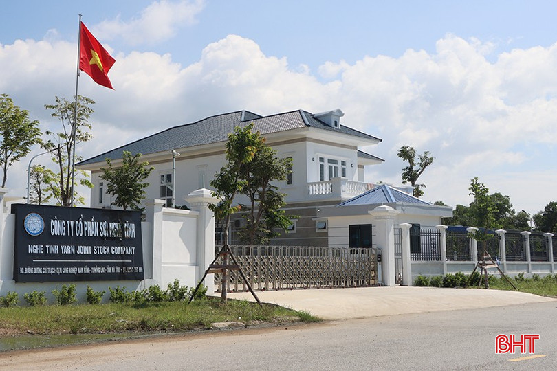 Công ty CP Sợi Nghệ Tĩnh (TX Hồng Lĩnh) góp phần đóng nộp thuế xuất nhập khẩu cho Chi cục Hải quan cửa khẩu cảng Xuân Hải. bqbht_br_4960.jpg