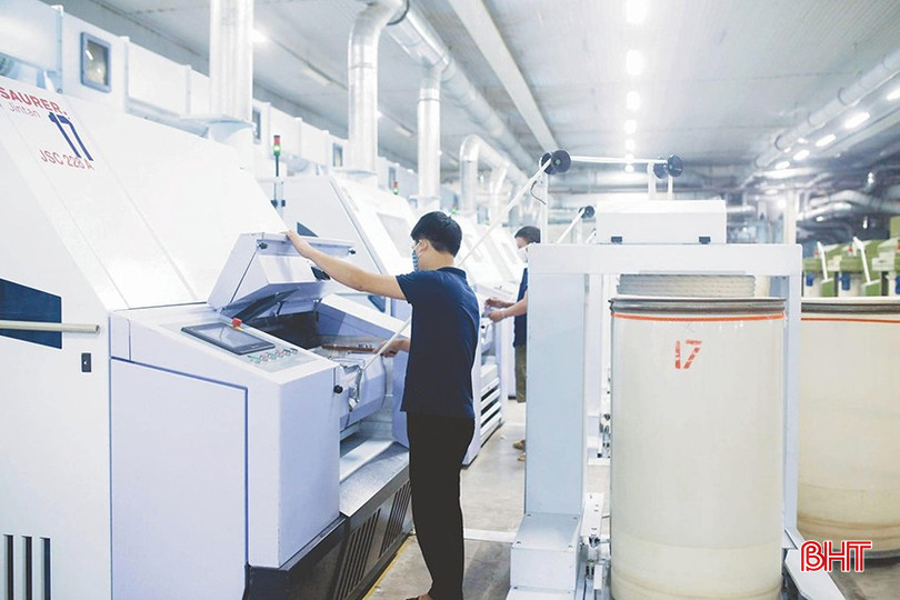 Công ty CP Vinatex Hồng Lĩnh là một trong những doanh nghiệp đóng nộp thuế lớn cho Chi cục Hải quan Cửa khẩu cảng Xuân Hải. bqbht_br_2.jpg