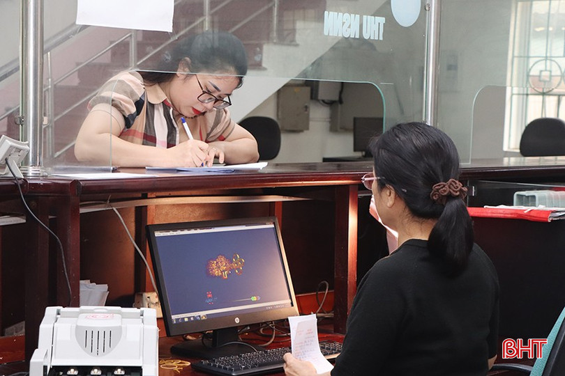 Hoạt động giao dịch tại trụ sở chính KBNN khu vực XII. bqbht_br_0638.jpg