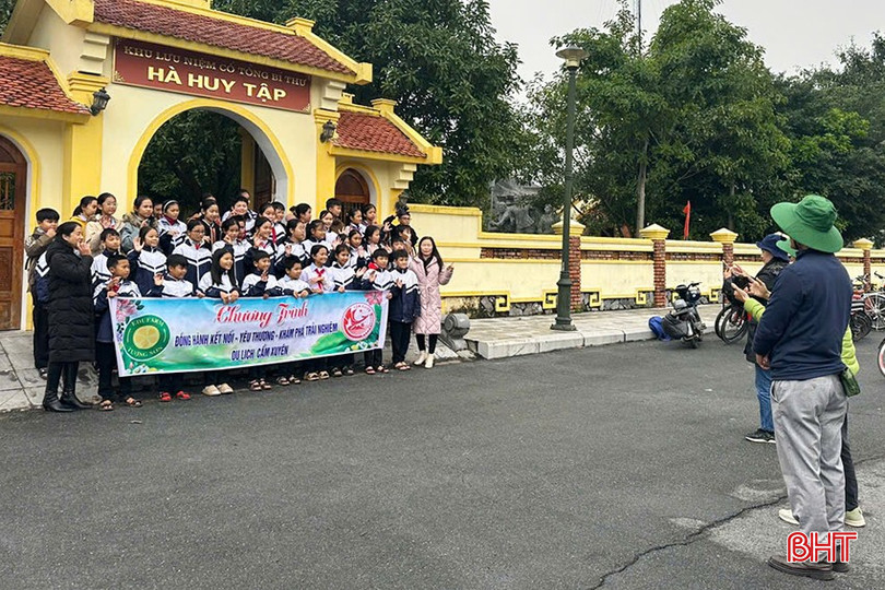 Phòng Văn hóa - Thông tin huyện Cẩm Xuyên đã kết nối các trường học trên địa bàn để đưa học sinh đến tri ân, tham quan trải nghiệm tại Khu lưu niệm cố Tổng Bí thư Hà Huy Tập. bqbht_br_5.jpg