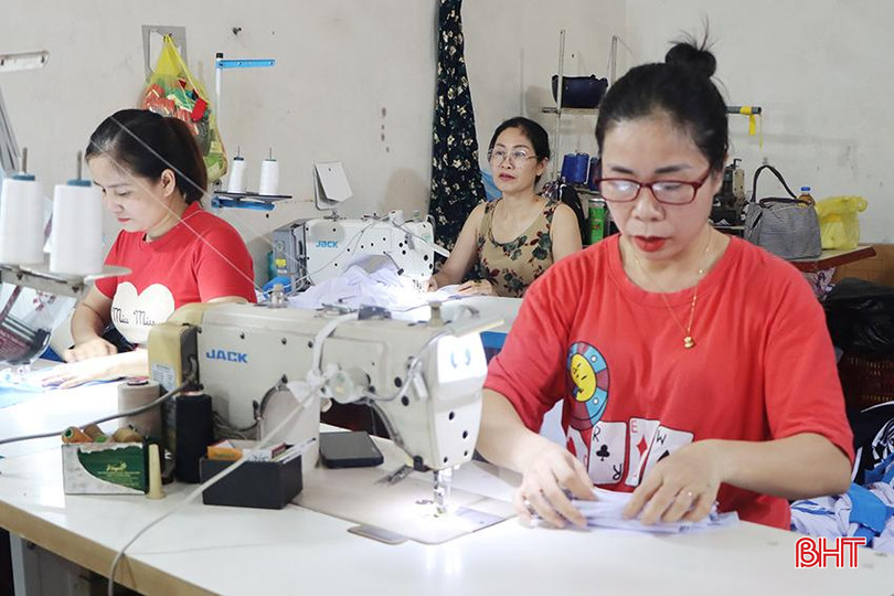Lương công nhân may thời điểm này tăng cao gần gấp đôi so với các tháng khác trong năm. 3.jpg