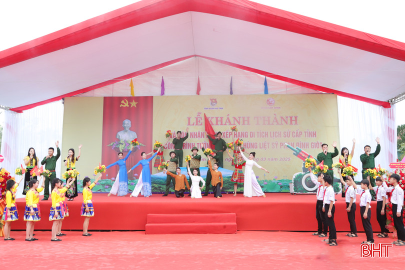 Chương trình nghệ thuật tại buổi lễ. bqbht_br_9479.jpg