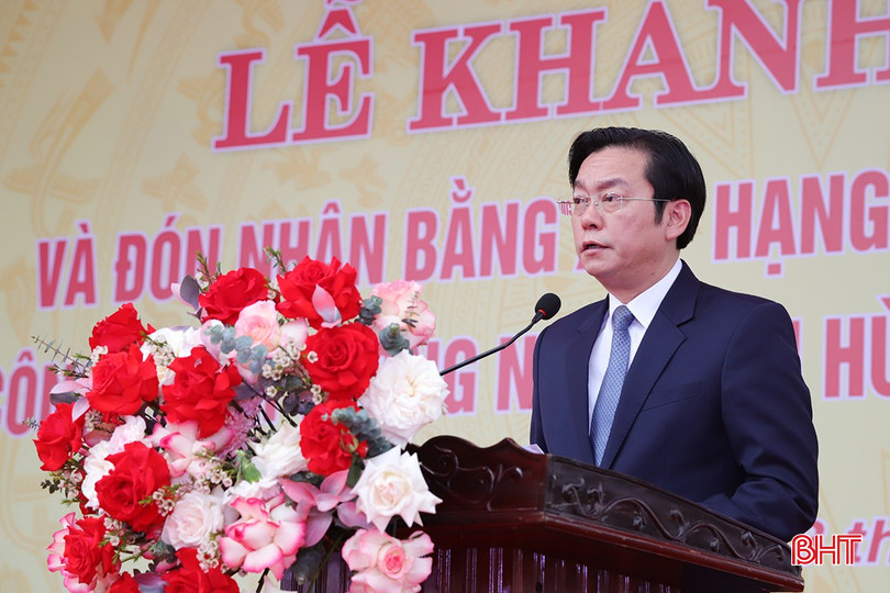 Bí thư Huyện ủy Cẩm Xuyên Nguyễn Văn Thành phát biểu tại buổi lễ. bqbht_br_9499.jpg
