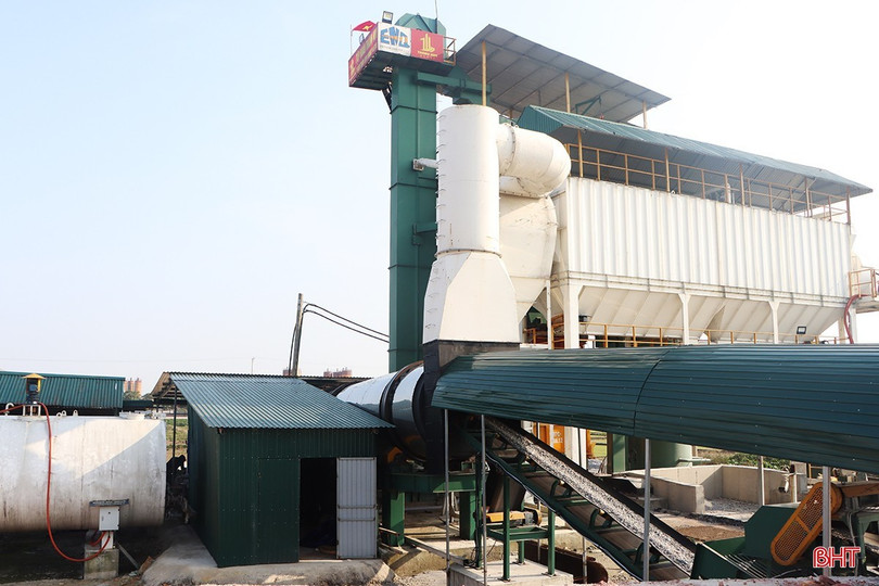 Trạm trộn bê tông nhựa nóng của Công ty CP Tập đoàn Thành Huy. 9319.jpg