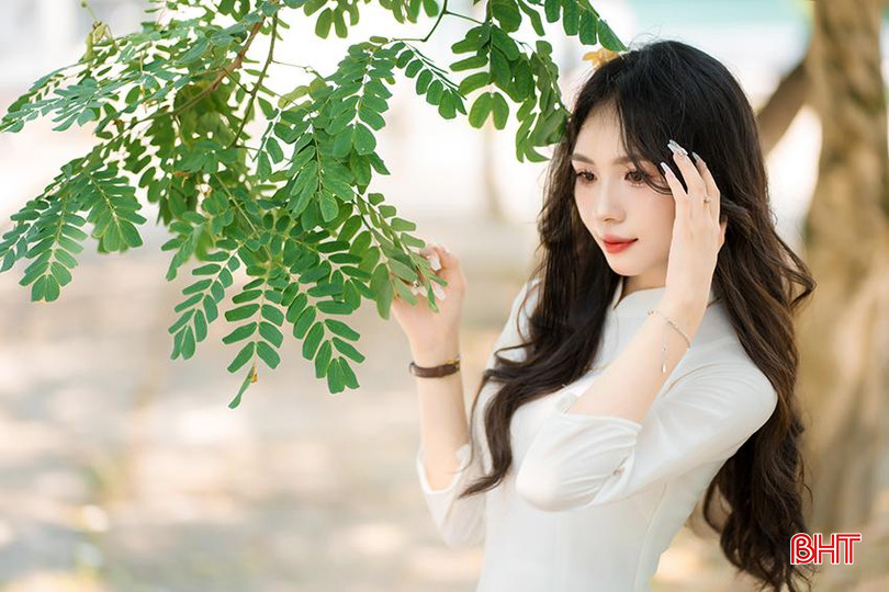 Em Lê Thị Hà Phương – học sinh lớp 12A5, Trường THPT Cẩm Xuyên đạt 9,75 điểm Ngữ văn và 29 điểm khối C00. 1.jpg