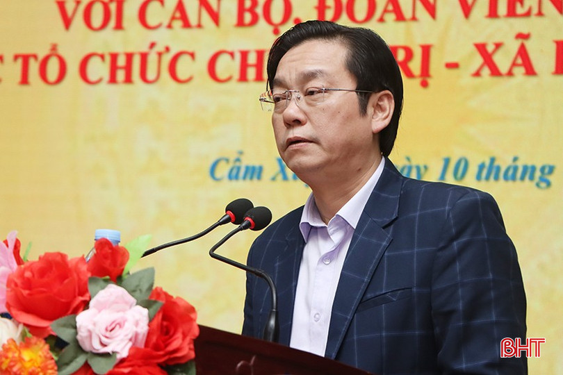 Bí thư Huyện ủy Cẩm Xuyên Nguyễn Văn Thành kết luận hội nghị. bqbht_br_8987.jpg
