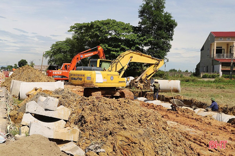Ban QLDA Đầu tư xây dựng Công trình giao thông và Phát triển đô thị tỉnh Hà Tĩnh đẩy nhanh tiến độ thi công dự án mở rộng, nâng cấp, chỉnh trang tuyến đường Ngô Quyền (phường Trần Phú). bqbht_br_5.jpg
