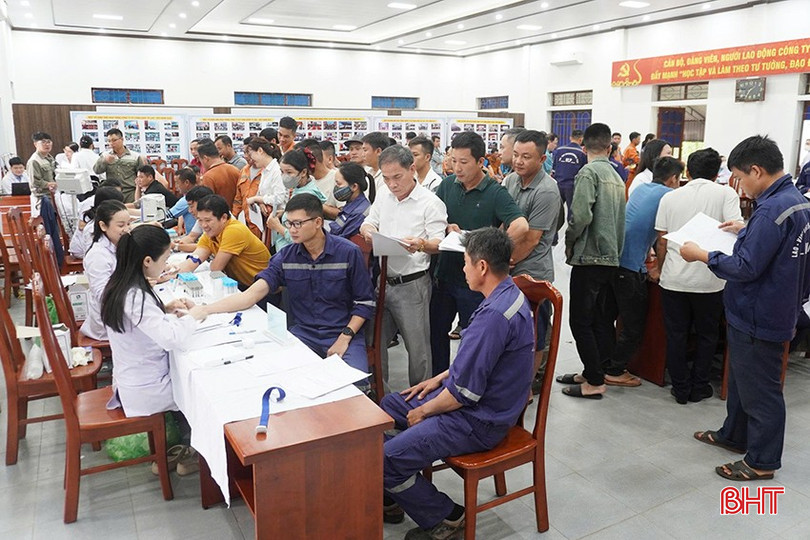 Công ty CP Cảng quốc tế Lào – Việt thường xuyên tổ chức khám sức khỏe cho người lao động. bqbht_br_1.jpg