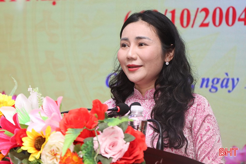 Giám đốc Khách sạn Thiên Ý Thân Thị Nghị: Đề nghị chính quyền địa phương tiếp tục mở rộng thu hút đầu tư trong lĩnh vực du lịch. Giám đốc Khách sạn Thiên Ý Thân Thị Nghị: Đề nghị chính quyền địa phương tiếp tục mở rộng thu hút đầu tư trong lĩnh vực du lịch.