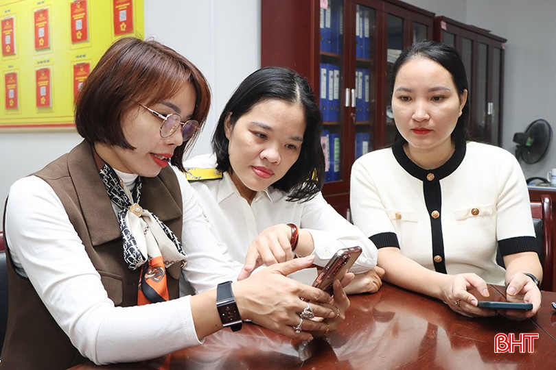 Ngành Thuế Hà Tĩnh đang đồng loạt ra quân hỗ trợ cài đặt và sử dụng ứng dụng eTax Mobile. bqbht_br_6263.jpg