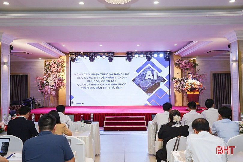 Trong giai đoạn đầu, Hà Tĩnh đã triển khai tốt công tác tập huấn nâng cao nhận thức và năng lực ứng dụng trí tuệ nhân tạo (AI) phục vụ công tác quản lý hành chính Nhà nước. bqbht_br_4.jpg
