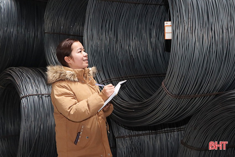 Giá thép trên thị trường Hà Tĩnh đang ở mức trên dưới 15 triệu đồng/tấn bqbht_br_9924.jpg