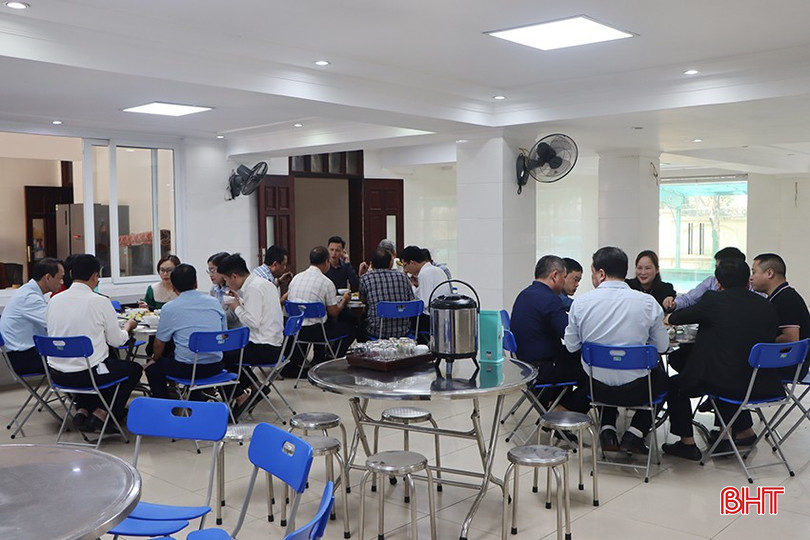 Bếp ăn tập thể của Chi cục Thuế khu vực XI. bqbht_br_1.jpg