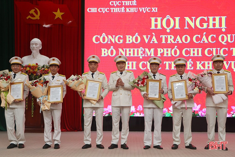 Chi cục Thuế khu vực XI công bố và trao các quyết định bổ nhiệm phó chi cục trưởng. bqbht_br_3.jpg