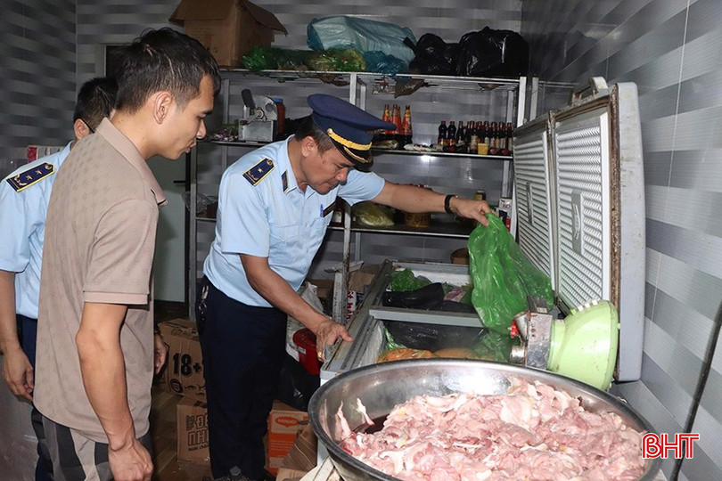 Lực lượng chức năng kiểm tra đột xuất các cơ sở kinh doanh dịch vụ ăn uống tại Kỳ Anh. bqbht_br_image-123650291-9.jpg