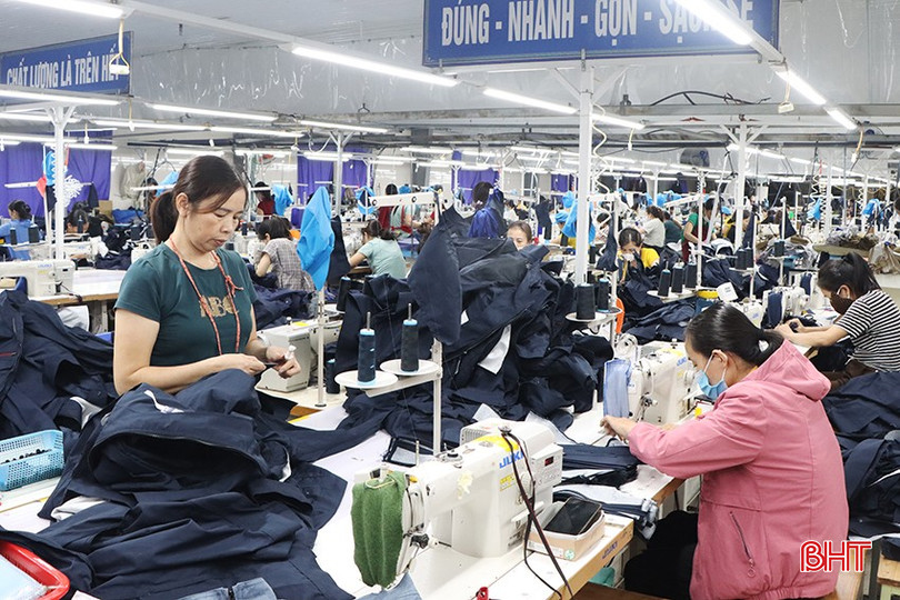 Không khí sản xuất hối hả tại Công ty CP May Xuất khẩu MTV. bqbht_br_6577.jpg