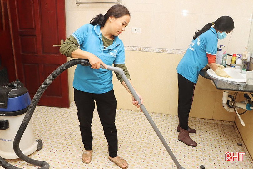 Các cơ sở dịch vụ nhà sạch đầu tư thêm máy móc để nâng cao hiệu suất công việc. bqbht_br_7933.jpg