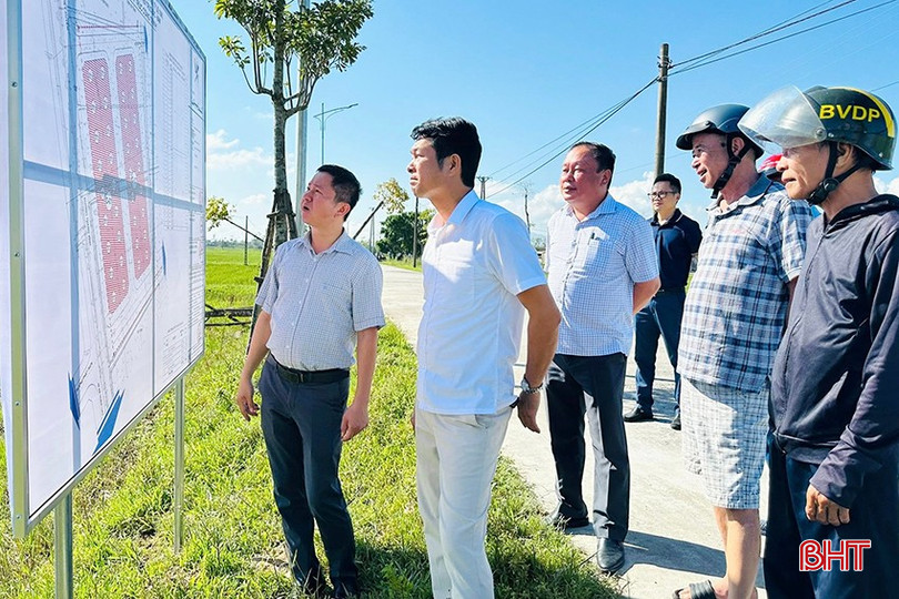 Thach Ha kommun tillkännagav och offentliggjorde generalplanen för återbosättningsområdet för Lang Nams risfält. bqbht_br_9089.jpg