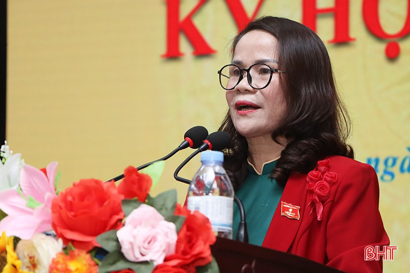 Phó Chủ tịch HĐND huyện Cẩm Xuyên Lưu Thị Tâm khai mạc kỳ họp. bqbht_br_7622.jpg