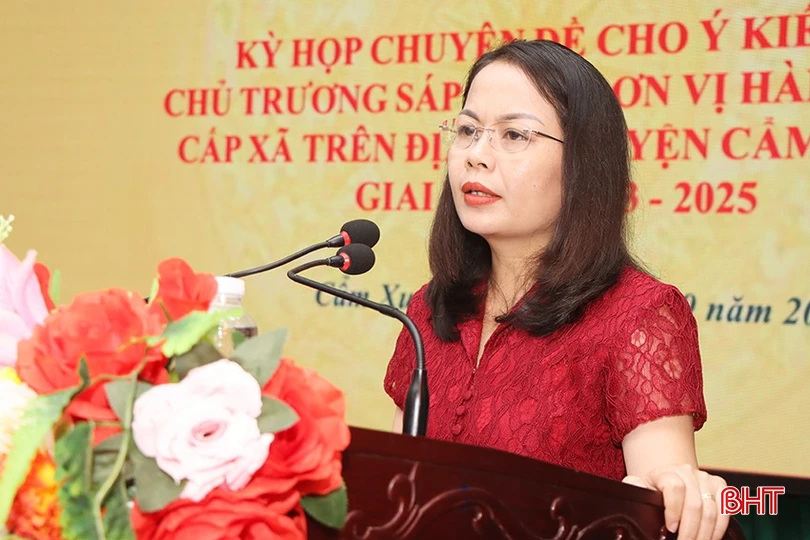 Phó Bí thư Thường trực Huyện ủy, Chủ tịch HĐND huyện Cẩm Xuyên Hà Thị Việt Ánh bế mạc kỳ họp.